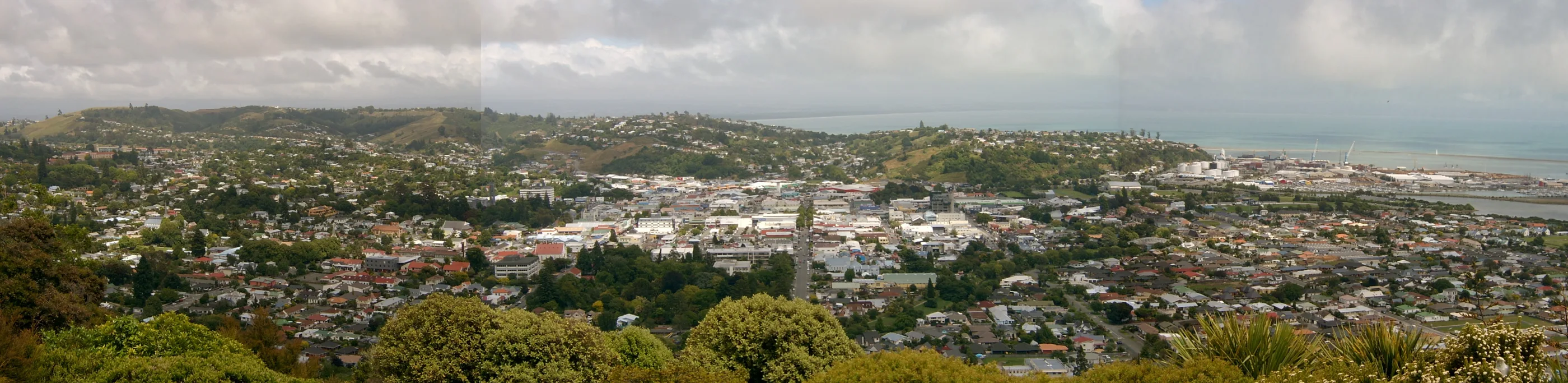 Panoramic view of Nelson city and Tasman Bay from the Centre of New Zealand lookout